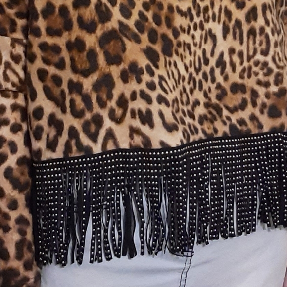 || Cheetah Fringe Sweater - Picture 2 of 3